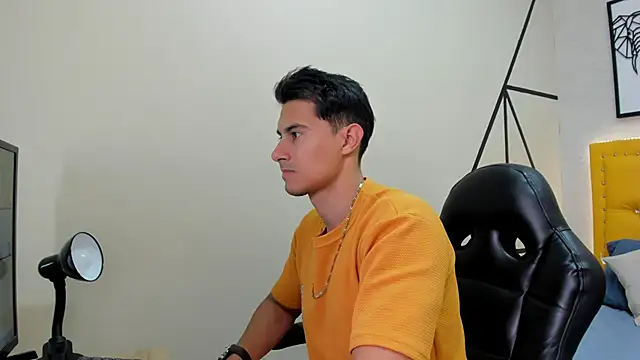 Snapshot of Mike_Conors chatting on February 19, 1:56 am Mike Conors online show from February 19, 1:56 am