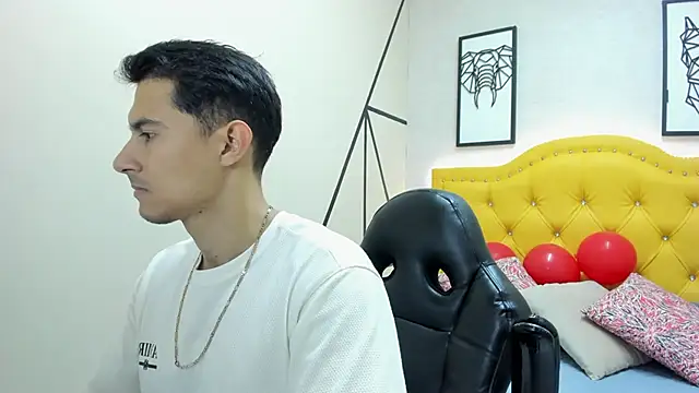 Snapshot of Mike_Conors chatting on February 20, 1:57 am Mike Conors online show from February 20, 1:57 am