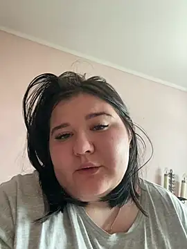 Snapshot of AngelKiras chatting on February 6, 8:18 am AngelKiras online show from February 6, 8:18 am