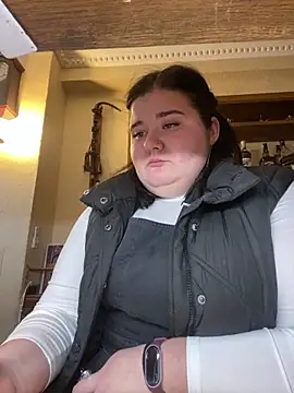 Snapshot of AngelKiras chatting on February 17, 4:02 pm AngelKiras online show from February 17, 4:02 pm