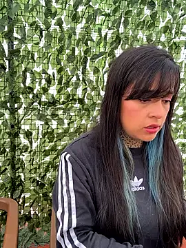 Annie Alicee online show from February 7, 1:37 pm