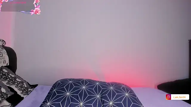 Snapshot of Sharlottee__ chatting on February 13, 8:10 am Sharlottee online show from February 13, 8:10 am