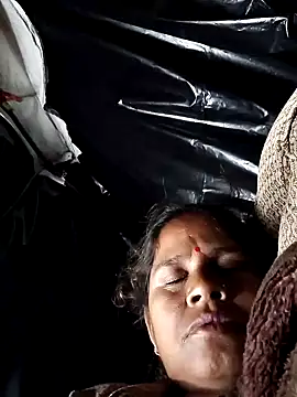 Snapshot of Hot_kiran4 chatting on February 17, 9:32 pm Hot kiran4 online show from February 17, 9:32 pm