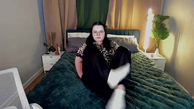 Snapshot of Kira_G0ld chatting on February 25, 1:04 am Kira G0ld online show from February 25, 1:04 am