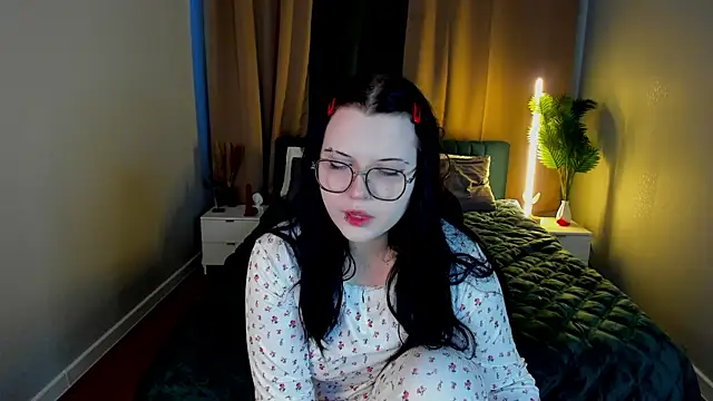 Snapshot of Kira_G0ld chatting on February 28, 1:06 am Kira G0ld online show from February 28, 1:06 am