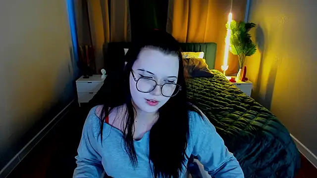 Snapshot of Kira_G0ld chatting on March 4, 1:11 am Kira G0ld online show from March 4, 1:11 am