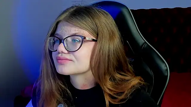 ChloeHalses online show from March 29, 5:02 pm