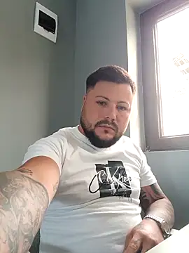 Valentino19999 online show from April 29, 7:01 am