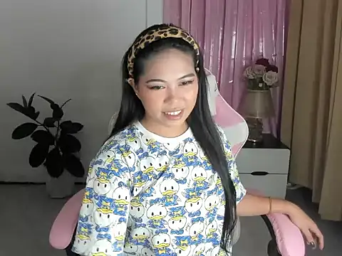 Ursweetyshaine online show from March 29, 1:16 am