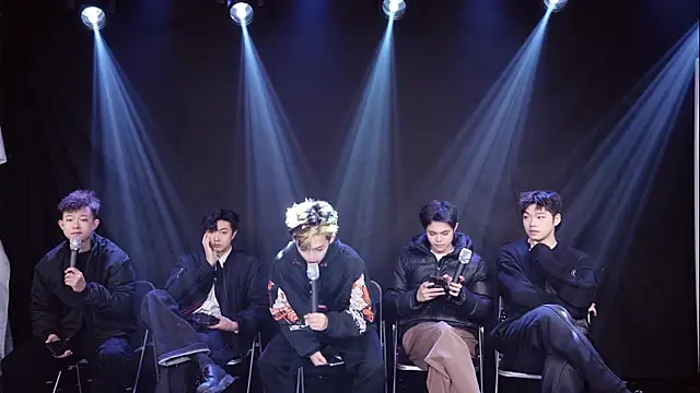 Snapshot of BTS-007 chatting on February 11, 12:10 pm BTS-007 online show from February 11, 12:10 pm