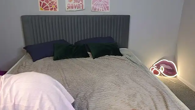 Snapshot of LovingWhisperr chatting on February 17, 1:24 am LovingWhisperr online show from February 17, 1:24 am