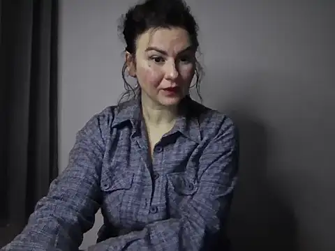 Snapshot of LexiMira254 chatting on February 3, 3:39 pm LexiMira254 online show from February 3, 3:39 pm