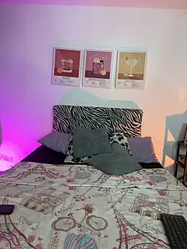 Daniellesins1 online show from April 23, 11:07 pm