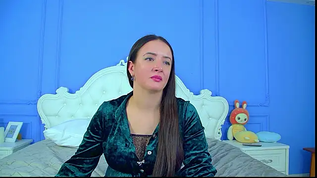 ElinaBellucci online show from February 4, 7:25 am