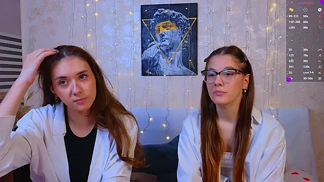 Snapshot of MelanieTwice chatting on February 18, 11:39 am MelanieTwice online show from February 18, 11:39 am