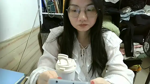 Snapshot of xiaoxiaowan11 chatting on April 1, 12:06 pm xiaoxiaowan11 online show from April 1, 12:06 pm