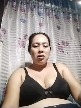 Snapshot of May_Bombs chatting on February 7, 1:31 am May Bombs online show from February 7, 1:31 am