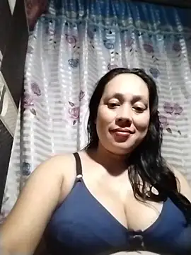 Snapshot of May_Bombs chatting on February 9, 11:25 am May Bombs online show from February 9, 11:25 am