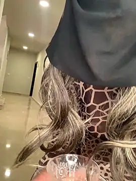 Snapshot of Arab_Honey chatting on May 31, 5:53 pm Arab Honey online show from May 31, 5:53 pm