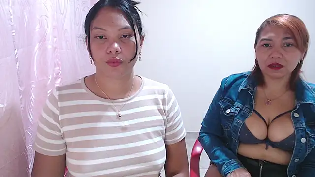 dannamomcerratt online show from March 23, 2:15 am