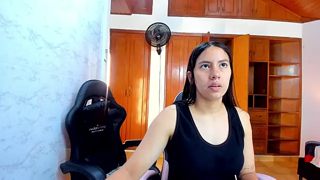 Snapshot of Emily_and_Soffy chatting on February 17, 12:01 pm Emily and Soffy online show from February 17, 12:01 pm