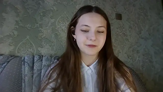 Snapshot of YuniNeko chatting on February 17, 1:18 pm YuniNeko online show from February 17, 1:18 pm