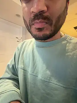 Snapshot of DaggerTie chatting on February 17, 2:13 pm DaggerTie online show from February 17, 2:13 pm