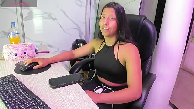 Snapshot of Vaneline2 chatting on February 27, 10:54 pm Vaneline2 online show from February 27, 10:54 pm