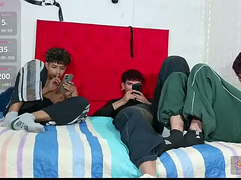 Snapshot of Damian20261 chatting on February 6, 8:45 pm Damian20261 online show from February 6, 8:45 pm