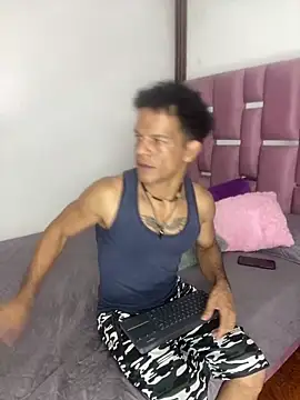 Snapshot of MaxyRyan chatting on February 20, 1:11 pm MaxyRyan online show from February 20, 1:11 pm