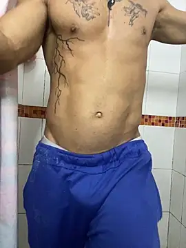 Snapshot of MaxyRyan chatting on February 25, 5:28 am MaxyRyan online show from February 25, 5:28 am