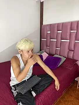 MaxyRyan online show from March 5, 12:23 pm