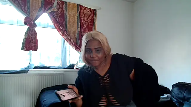 CurvySashia online show from February 24, 1:20 pm