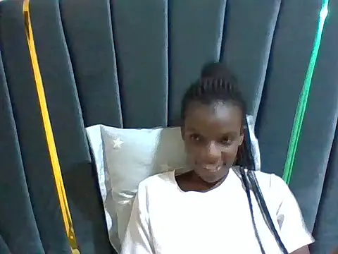Snapshot of petitelavishey chatting on May 25, 7:31 pm petitelavishey online show from May 25, 7:31 pm