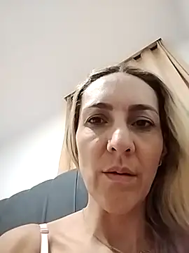 Snapshot of mona_med chatting on February 3, 11:21 pm mona med online show from February 3, 11:21 pm