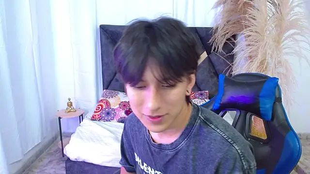 nikoo 18 online show from February 28, 1:23 pm