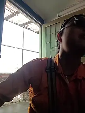 Snapshot of Maggyx chatting on February 18, 1:29 pm Maggyx online show from February 18, 1:29 pm