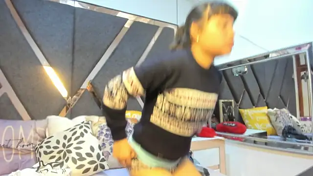 Maggyx online show from March 24, 2:00 pm