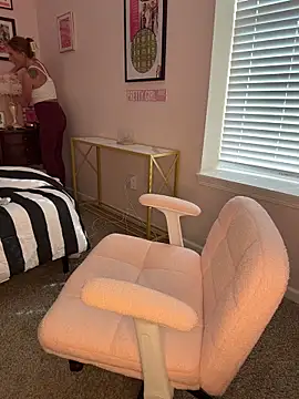 Snapshot of mooviebaby chatting on May 28, 9:45 pm mooviebaby online show from May 28, 9:45 pm