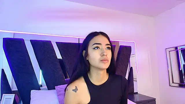 Snapshot of sophia_love__ chatting on February 16, 2:02 pm sophia love online show from February 16, 2:02 pm