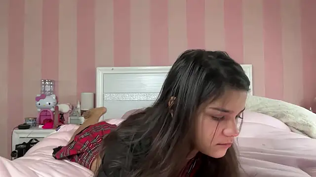 TheDaisyPink online show from April 14, 10:05 pm