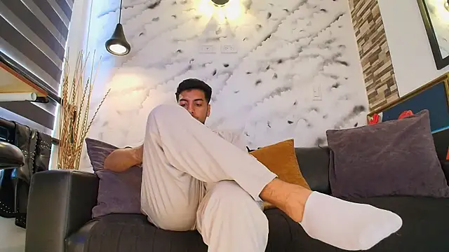 Snapshot of Max_Hornye chatting on February 16, 6:59 pm Max Hornye online show from February 16, 6:59 pm