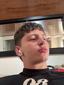 ARON LUXX online show from March 3, 8:26 pm