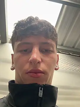 ARON LUXX online show from March 29, 2:50 pm