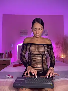 Snapshot of SofiaSiren chatting on February 28, 2:01 am SofiaSiren online show from February 28, 2:01 am