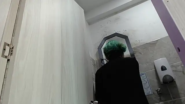 Snapshot of MiistressBlu chatting on February 24, 1:42 pm MiistressBlu online show from February 24, 1:42 pm