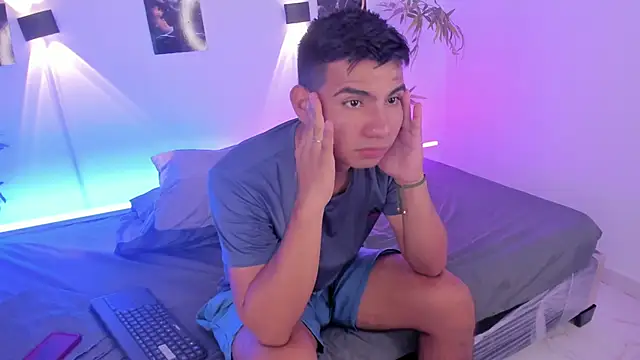 Snapshot of blacke1 chatting on February 11, 1:32 am blacke1 online show from February 11, 1:32 am