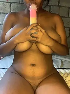 Snapshot of shybunnyvibe chatting on February 6, 5:05 pm shybunnyvibe online show from February 6, 5:05 pm