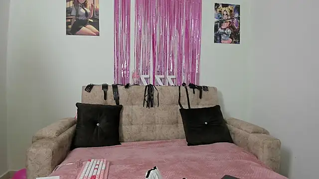 lila muak online show from April 2, 4:48 pm