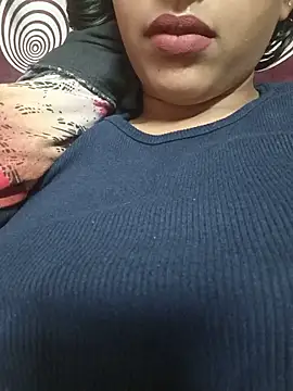 komalsharma99 online show from May 21, 7:32 pm